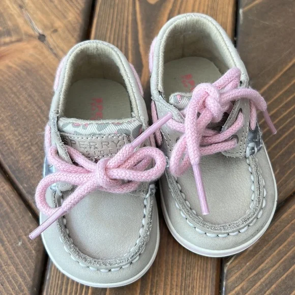 Baby shoes - Picture 4 of 10